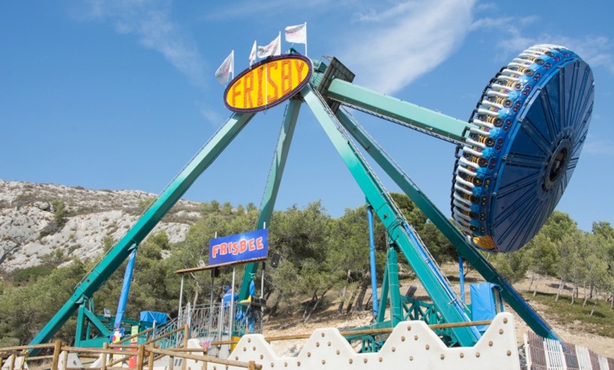 Image 4: Entrée au Magic Park Land en famille