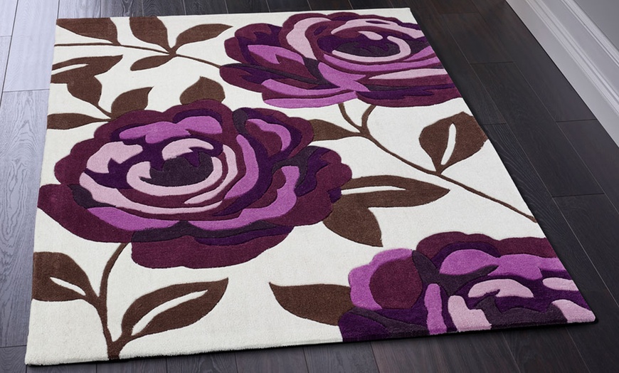 Image 1: Rose-Patterned Hand-Tufted Rug 