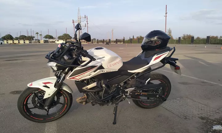 Curso de carnet de moto A2 con 1, 3 o 5 prácticas y matrícula para 1