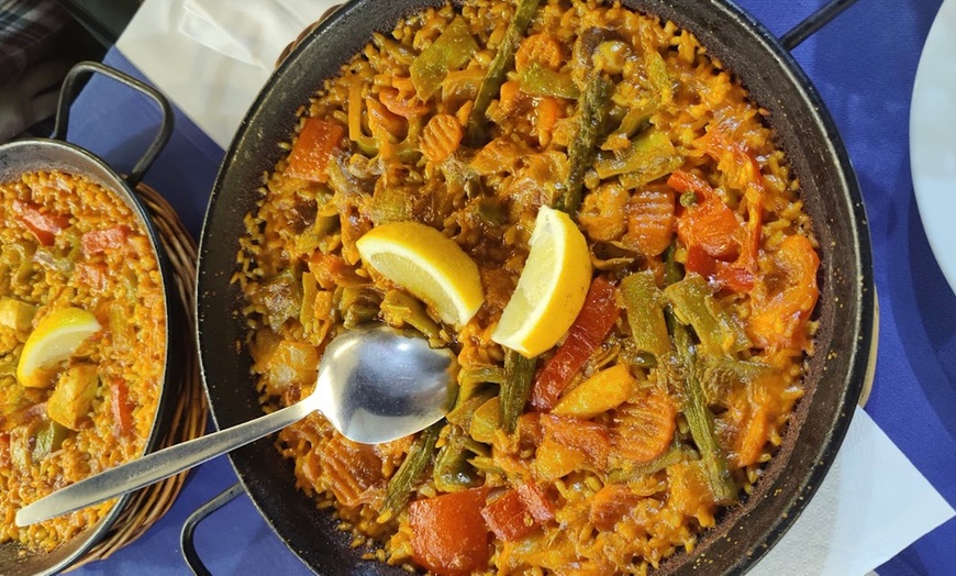 Image 7: Menú de mariscada o parrillada de carne con entrante, bebida y café