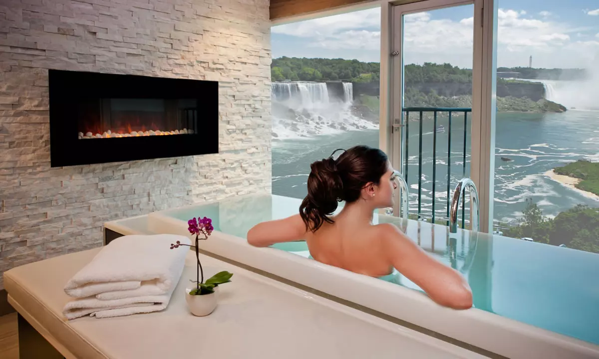 ✈ Iceland, Niagara & New York: 6 or 9 Nights with Hotel Stay & Flights