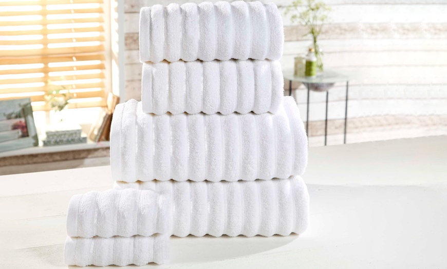 Image 7: 600gsm Zero-Twist Bath Sheet or Towel Bale