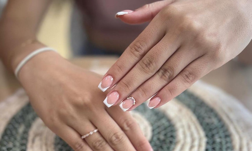 Image 4: ¡Manicura y pedicura para todo lo que te traes entre manos!