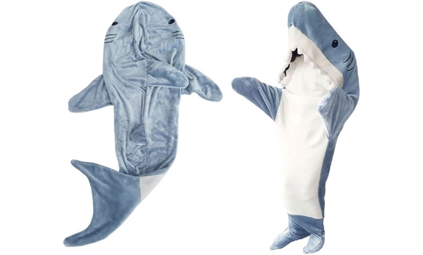 Image 6: Shark Design Polyester Blanket