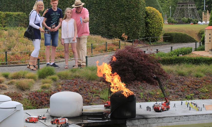 Image 2: Entrée au parc Mini-Europe