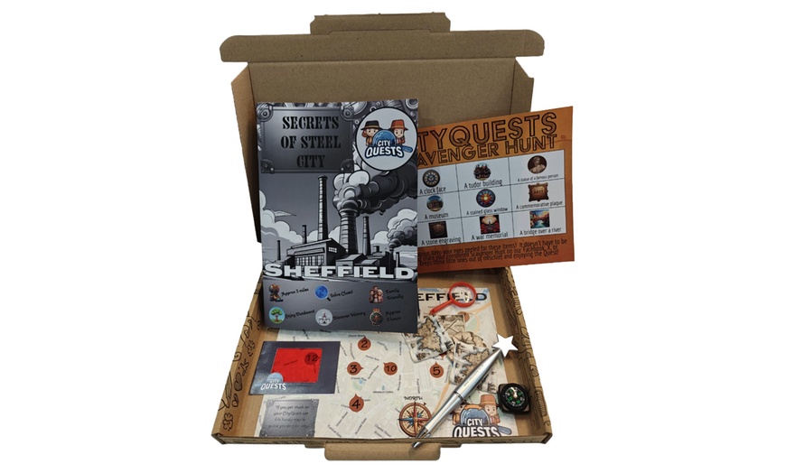 Image 6: Guided City Tour Incl Map, Compass, Magnifying Glass & Stickers 