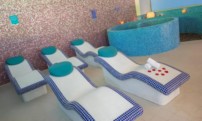Spa privado con botella de cava y frutas para 2 con opciones extra