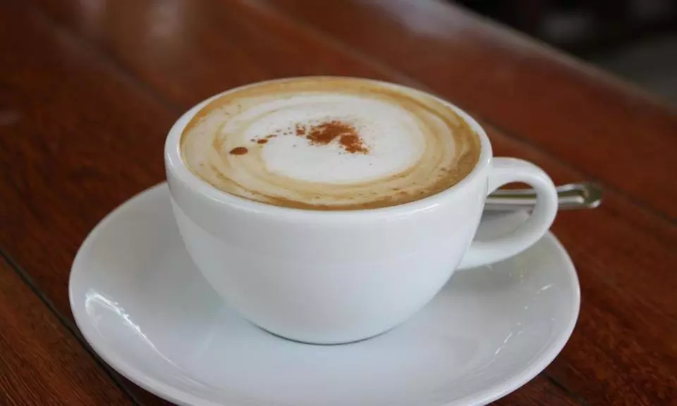 Beachfront in Blackpool: Getaway for 2 with Breakfast, Dinner & More!