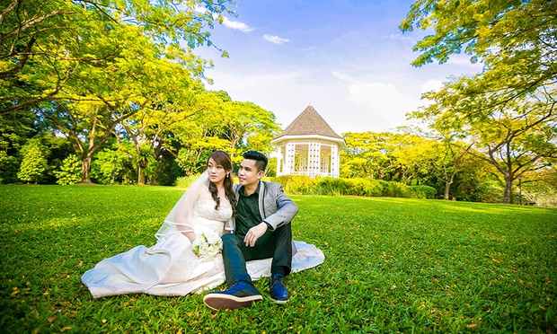 128 for a 2 Hr Studio Pre Wedding Photoshoot at 6AM Photography    pre wedding photography singapore groupon