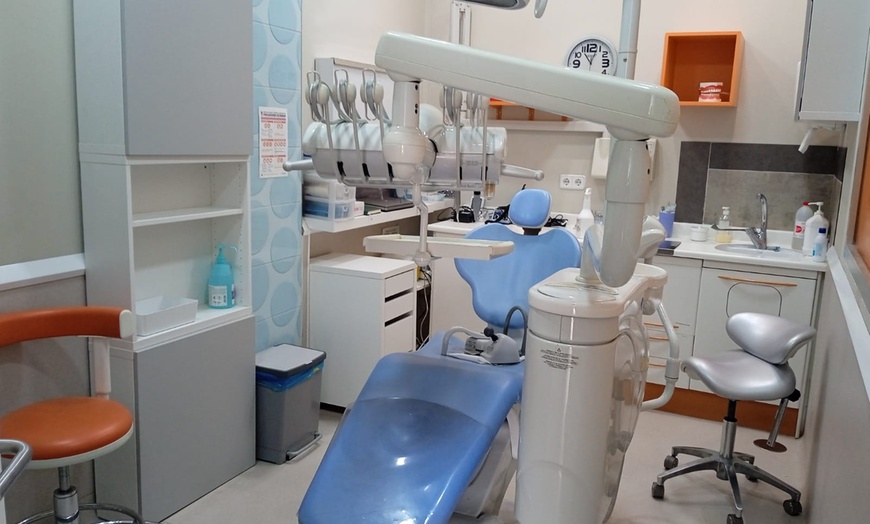 Image 4: Limpieza y blanqueamiento dental LED en Amimarte Clínica Dental