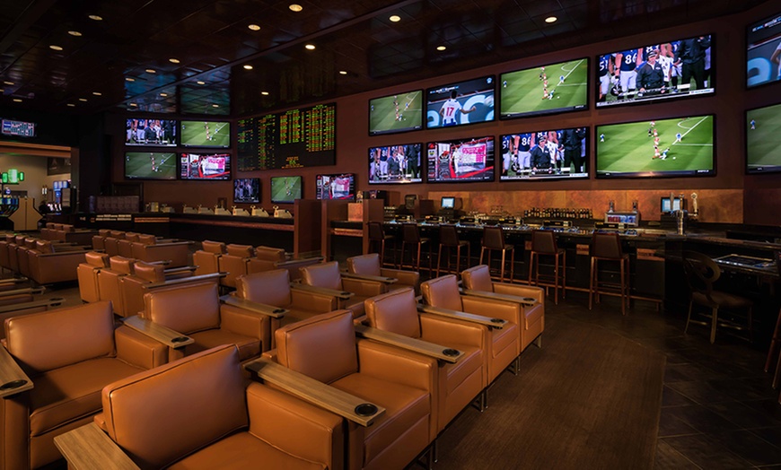 Image 14: Harrah’s Casino Resort on Las Vegas Strip with Optional Dining Credit