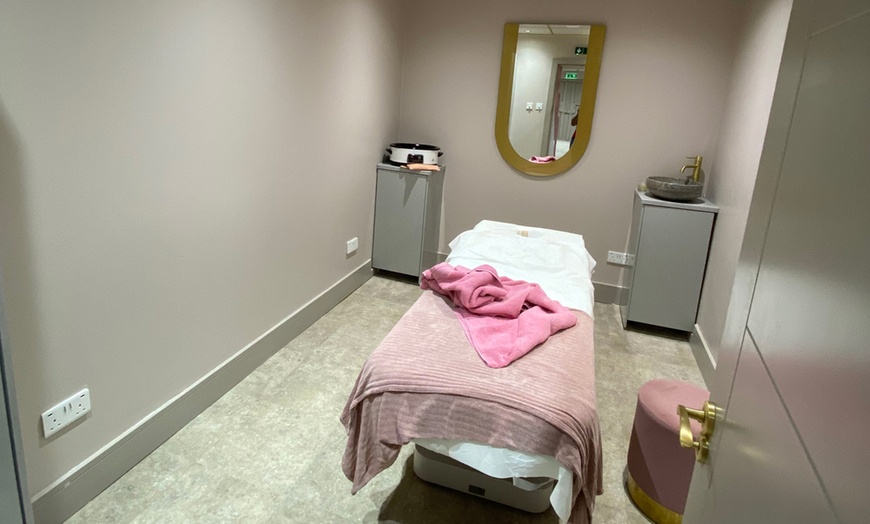 Image 7: Relax & Recharge: 30,60 or 90 Min Facials, Massages, & Pamper Packages