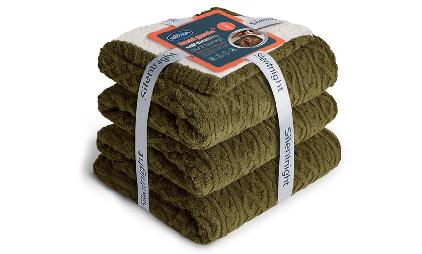 Image 3: Silentnight Heat Genie Self-Heating Blanket