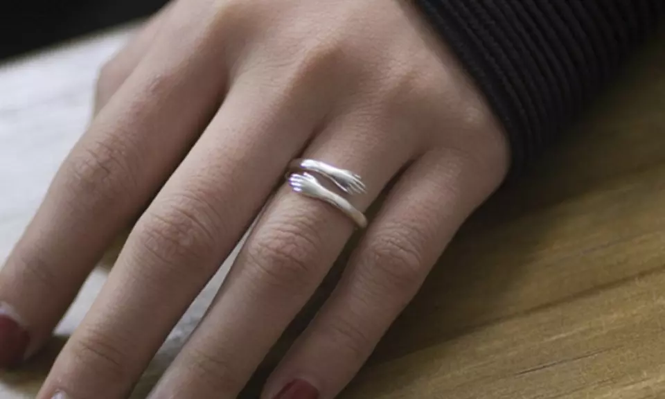 1 ou 2 bagues étreintes - Primary Image