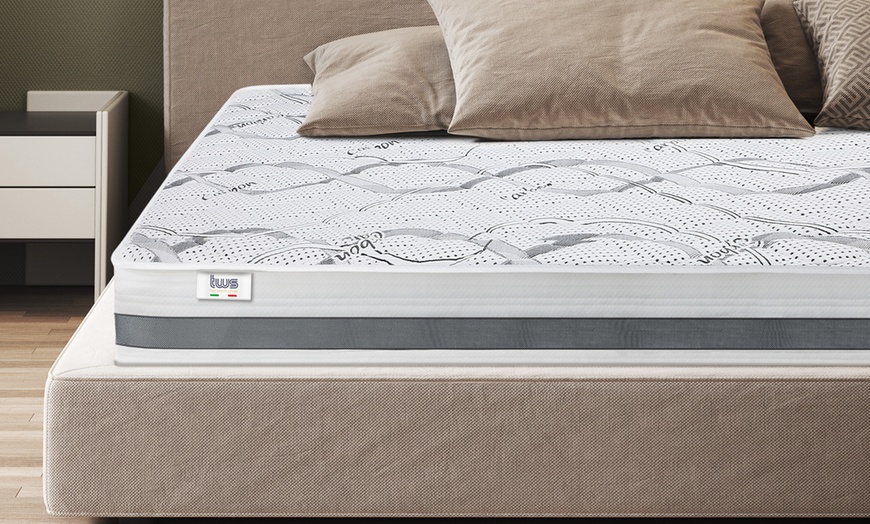 Image 2: Watergedragen schuimmatras