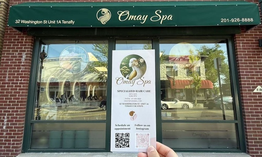 Image 2: Luxury Head Spa Treatments for 1 or 2 w/Massage on Upper-Back & Scalp