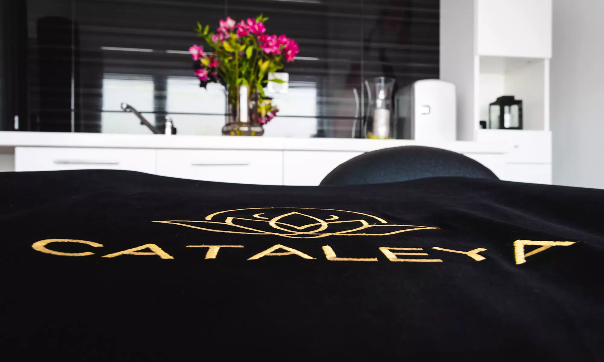 Oczyszczająca mikrodermabrazja lub peeling kawitacyjny i więcej