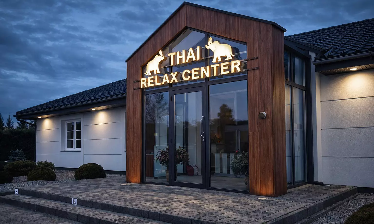 Tradycyjne masaże tajskie: olejkowy, masaż pleców oraz głowy i więcej