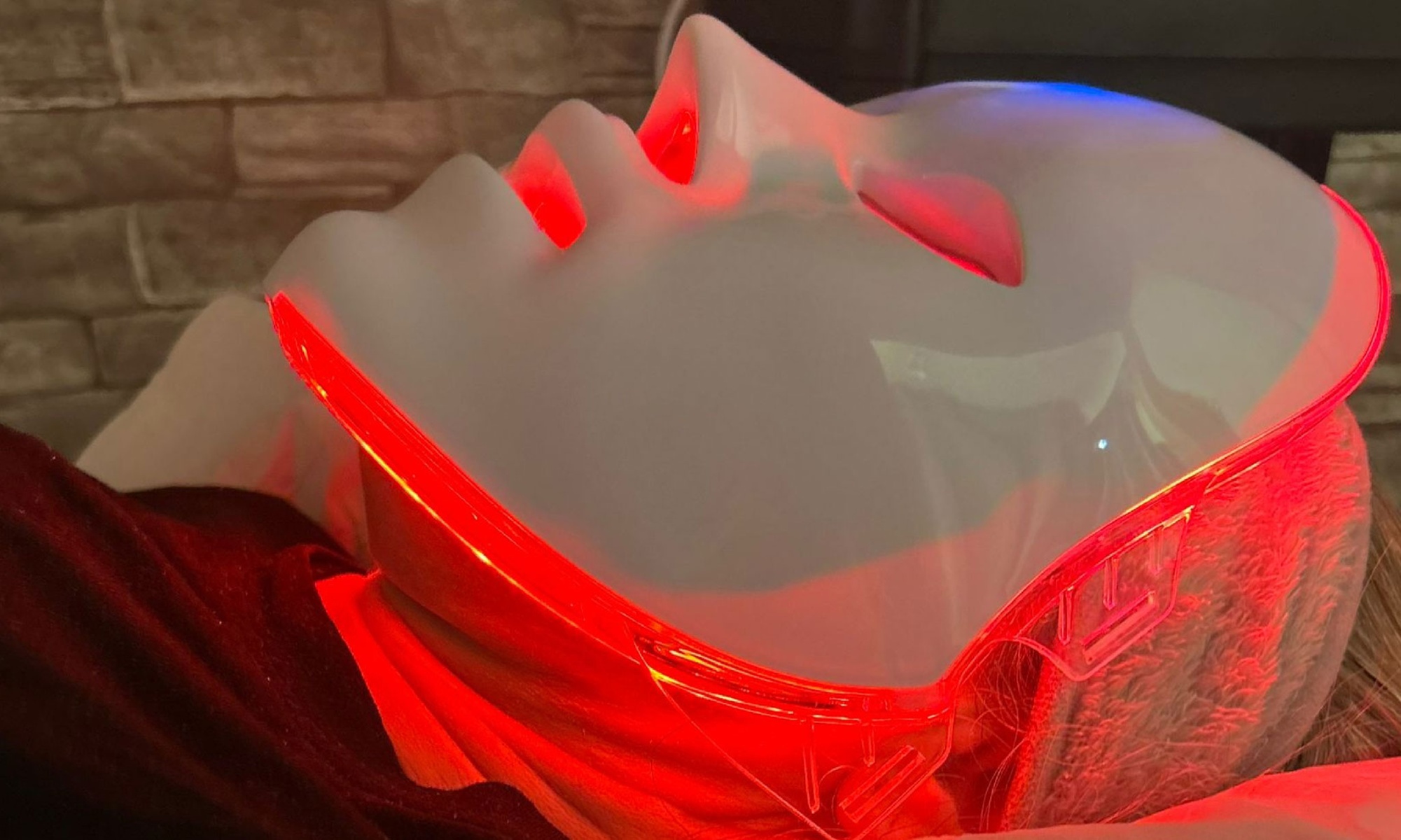 Masaje, mascarilla con LED o limpieza facial revitalizante a elegir