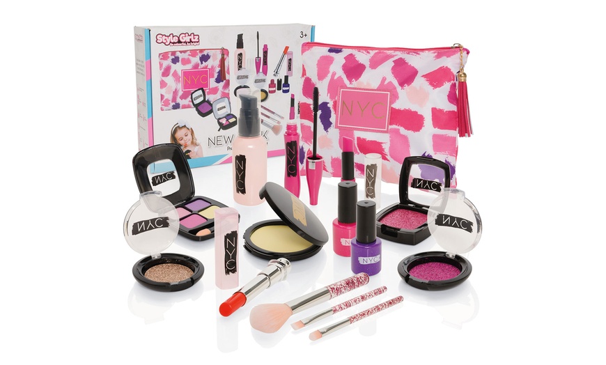 Image 1: New York Toy Make-Up Set