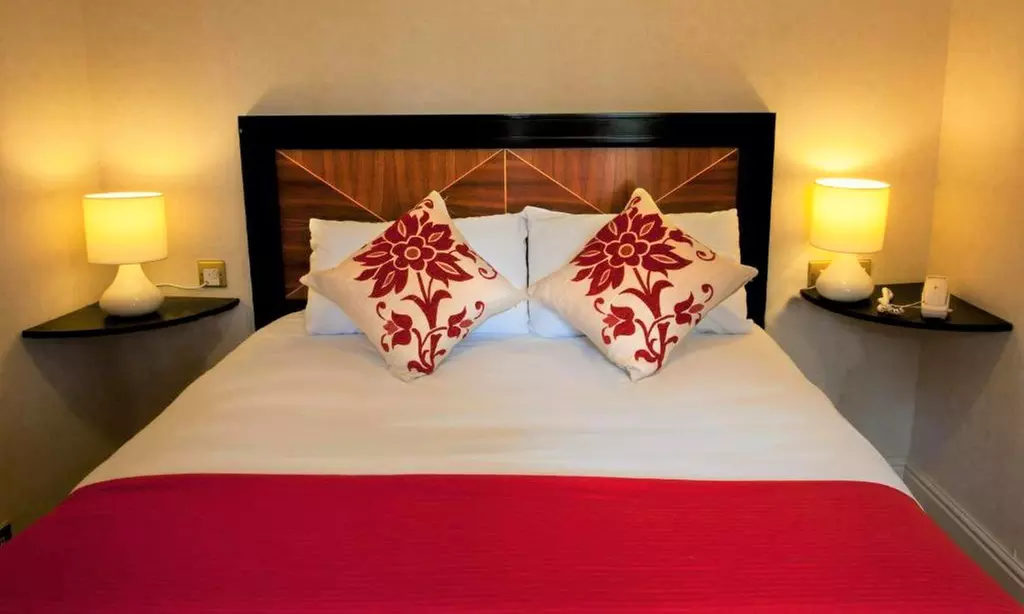 Coventry: Standard Double or Twin Room with Breakfast & Leisure Access