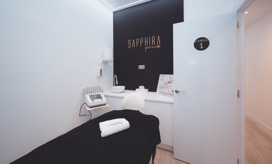 Image 2: Microdermoabrasión con masaje facial en Sapphira Prive Madrid centro