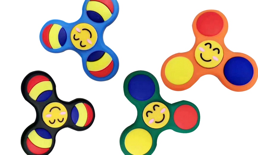 Image 10: Finger Spinner Emoji