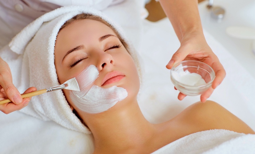 Image 1: 9 Steps Hydrating Deep Cleaning Facial at Natures Clinic