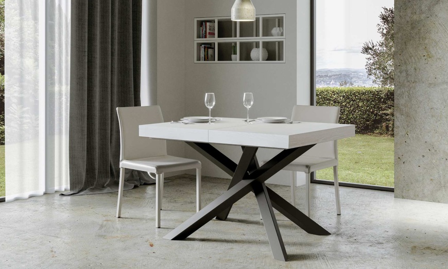 Image 13: Verstelbare eettafel in verschillende designs