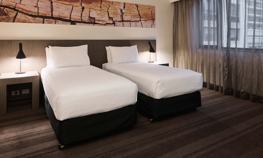 Image 3: Stylish Sydney CBD: 4* Executive King Room