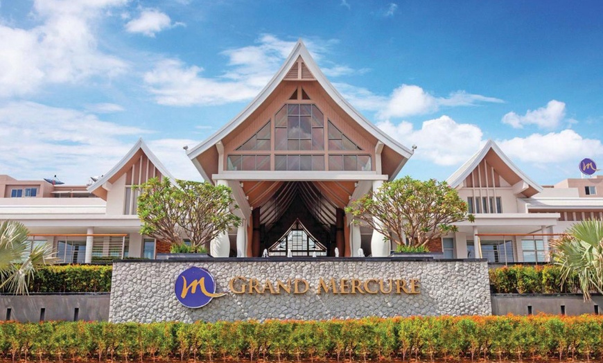 Image 10: ✈ Luxury Phuket Stay: 7 Nights at Grand Mercure Patong with Flights!