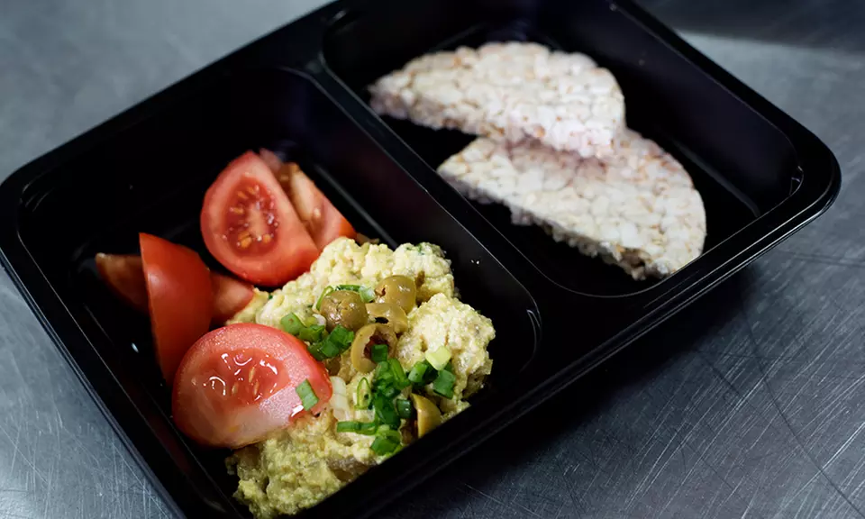 Wegański catering dla sportowców z dostawą