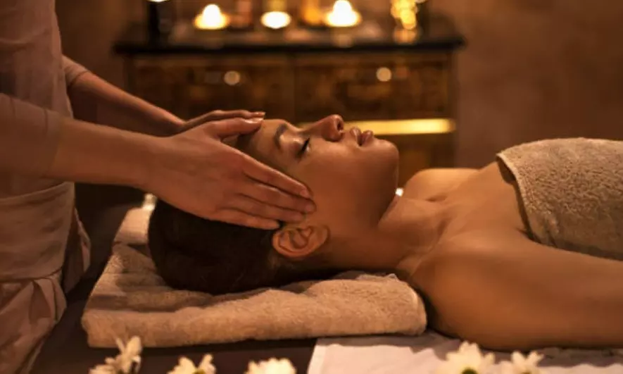 Momentos de desconexión: 1, 2 o 3 masajes de 60 minutos con técnica a elegir para 1 persona, ahorra hasta un 59% - Primary Image