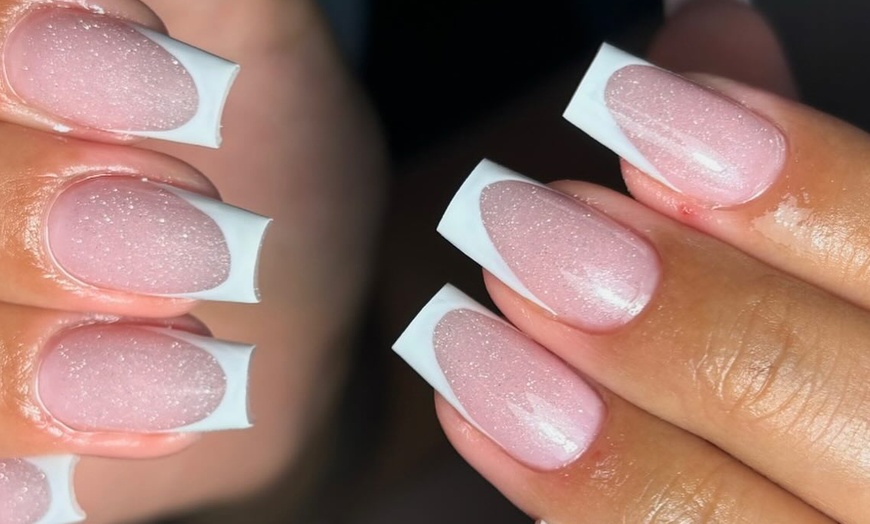 Image 1: Beauté des mains au choix avec NAIL DESIGNER