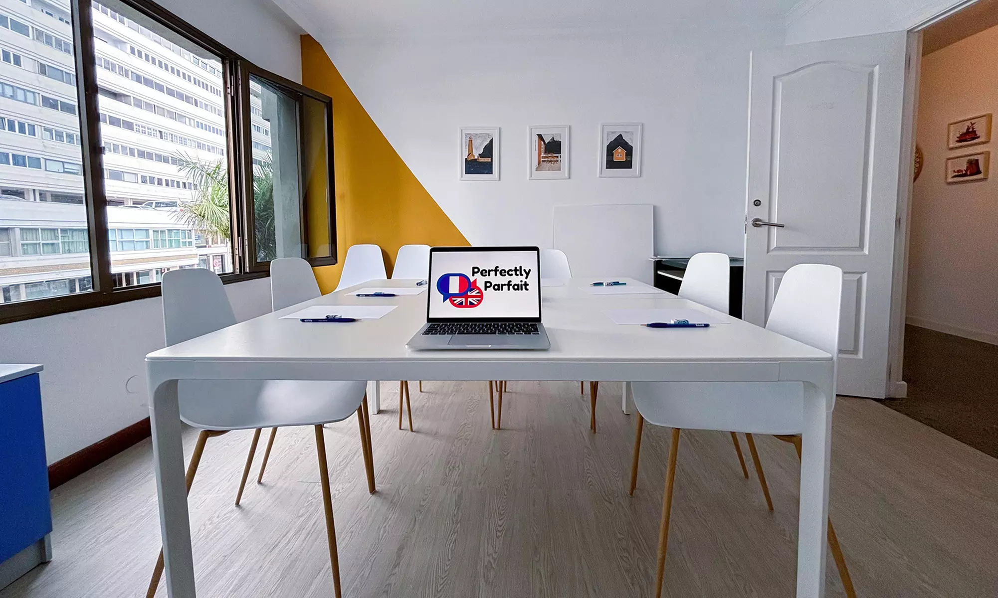 Clase individual de idiomas con material gratis enfoque personalizado