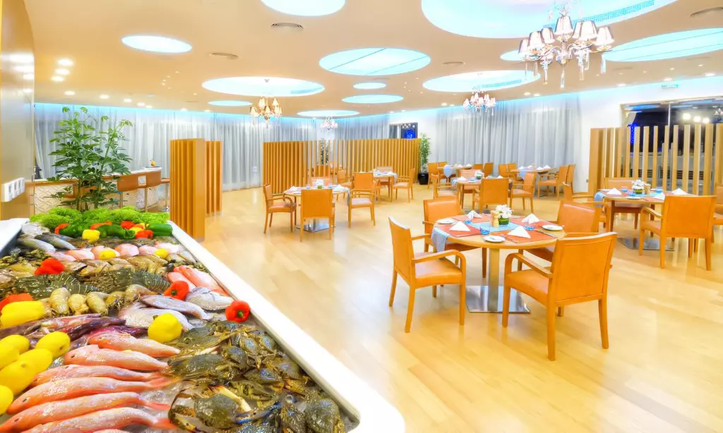 Khor Fakkan: One-Night 4* Stay with Breakfast and Optional Dinner