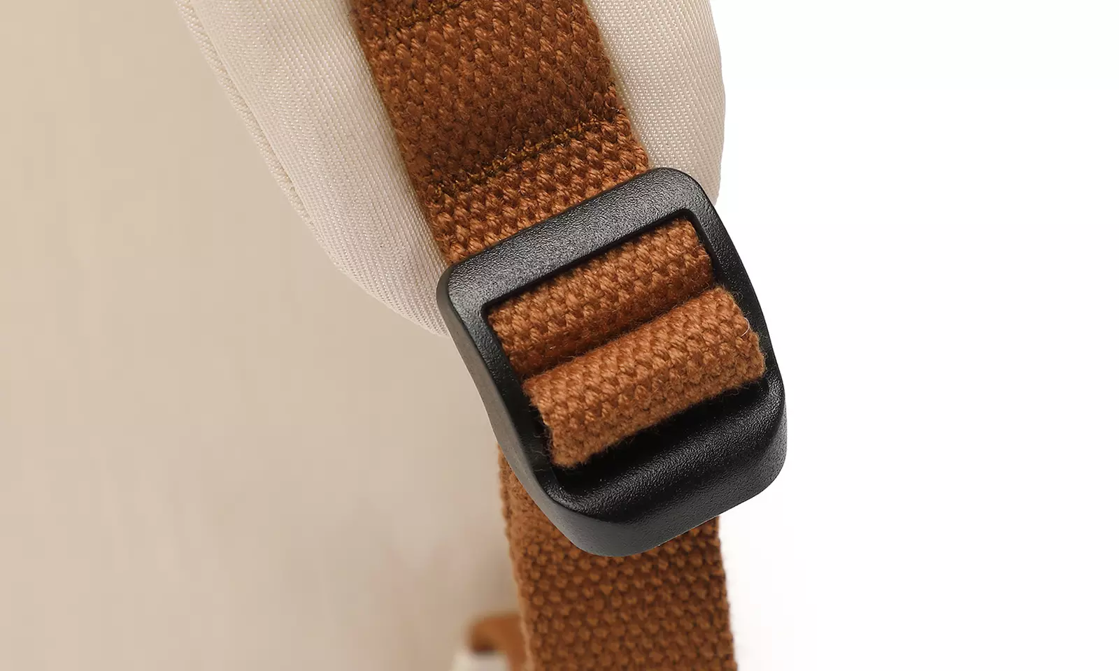 Mochila de viaje hecha de tejido impermeable espaciosa y versátil