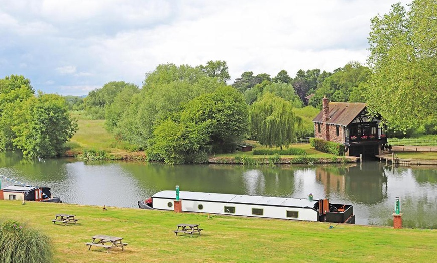 Image 11: Oxfordshire Escape: Stay for Up to 3 Nights with Breakfast and Dinner