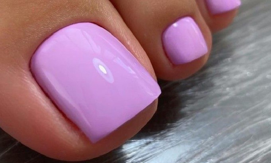 Image 3: Beauté des ongles russe avec pose de vernis semi-permanent