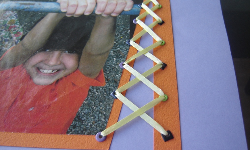 Image 8: Cuadro o álbum de scrapbook diseñado a mano, con hasta 30 fotos 