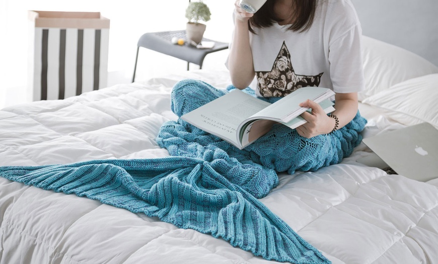 Image 2: Mermaid Tail Blanket