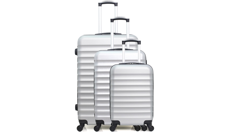 Image 9: Jakarta Set of Three Suitcases