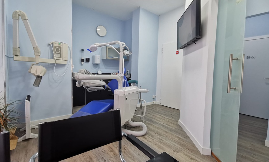 Image 5: Limpieza bucal o blanqueamiento LED con revisión, pulido y radiografía