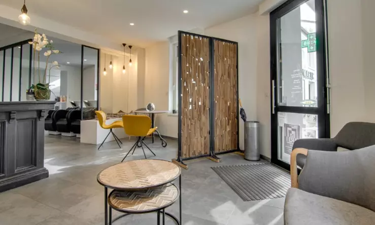 L'élégance au bout des doigts : soin et mise en beauté des mains