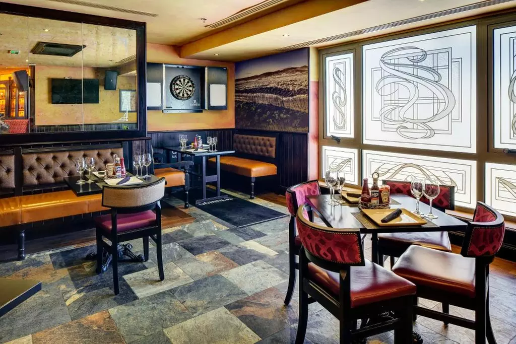 4* Abu Dhabi: 1-Night with Breakfast & Optional Lunch OR Dinner