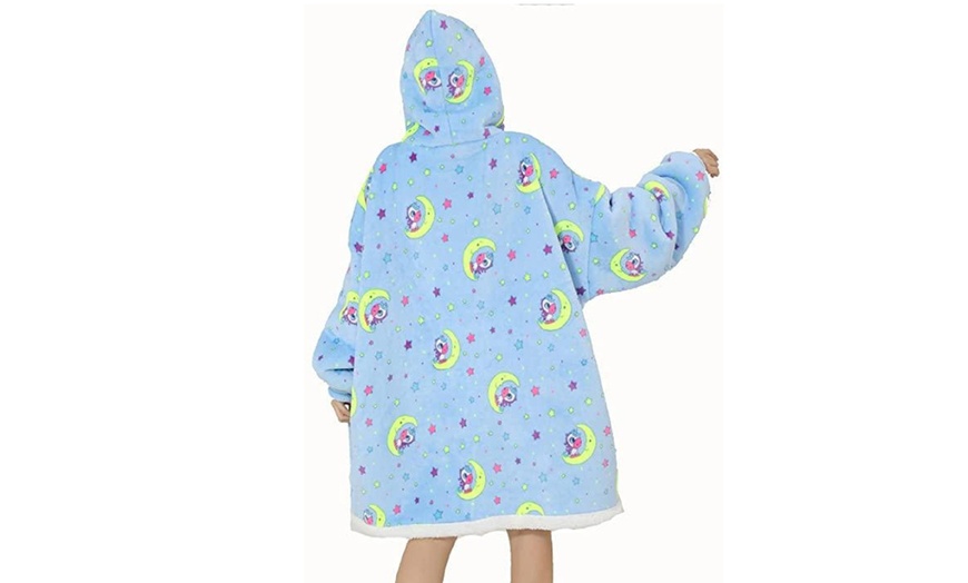 Image 9: Kids' Oversized Fluffy Hoodie Blanket