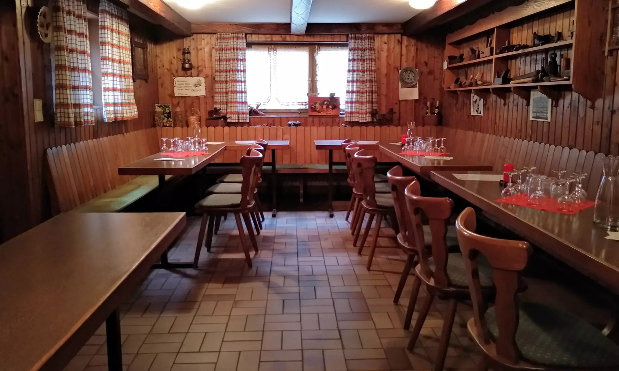 6er / 8er Weinprobe + 1 Edelbrand/Likör opt. inkl. Weinbergführung