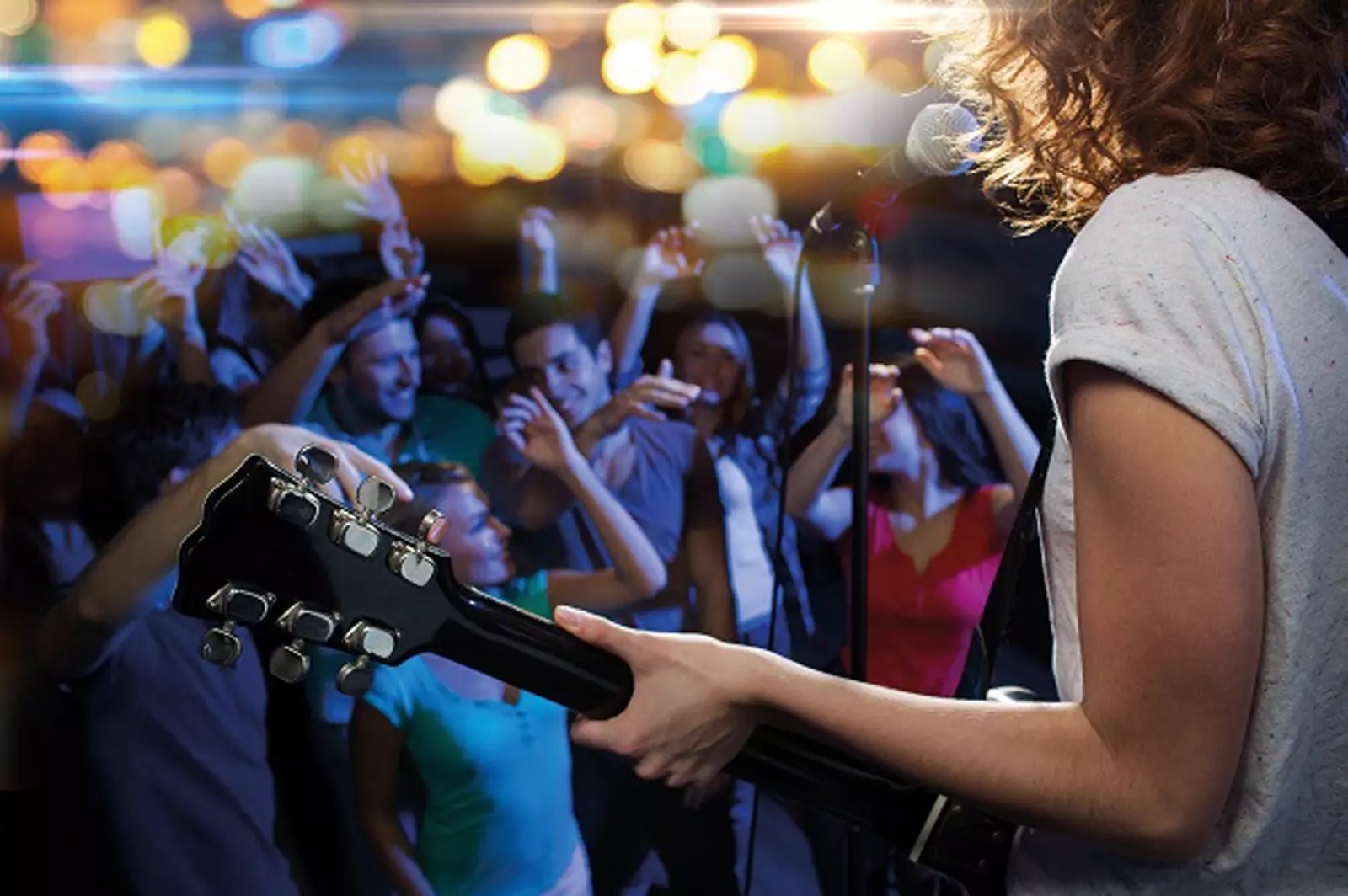 Plat et dessert pour 2 avec option vin ou boisson dans une ambiance concert ou karaoké dès 39,90€ au restaurant Le Magot - Primary Image