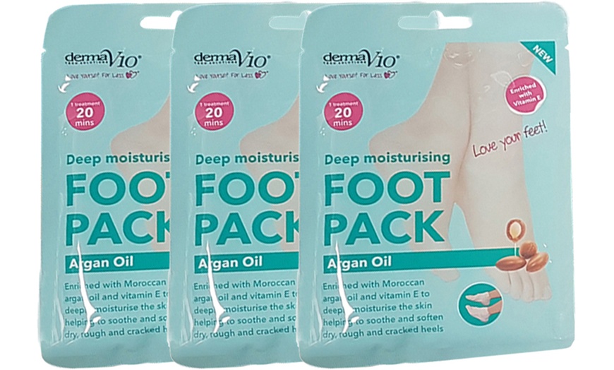 Image 10: Up to Six Derma V10 Moisturising Foot Packs