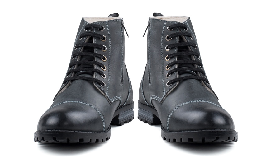 Image 9: Men's Fleece-Lined Leather Boots